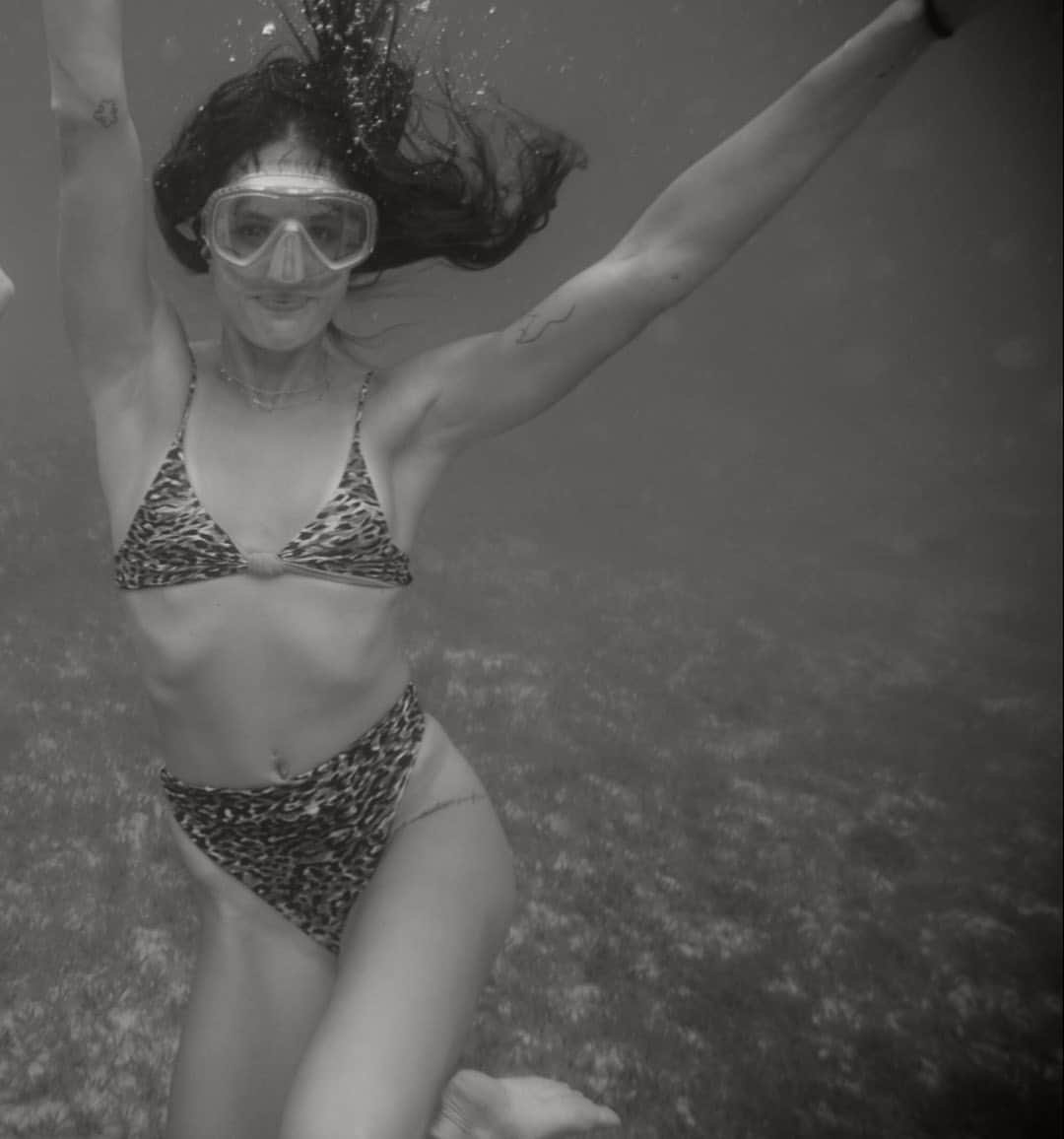 ケルシー・ロビンソンさんのインスタグラム写真 - (ケルシー・ロビンソンInstagram)「Just keep swimming... next stop Istanbul 💙💛」10月18日 9時33分 - krobin32