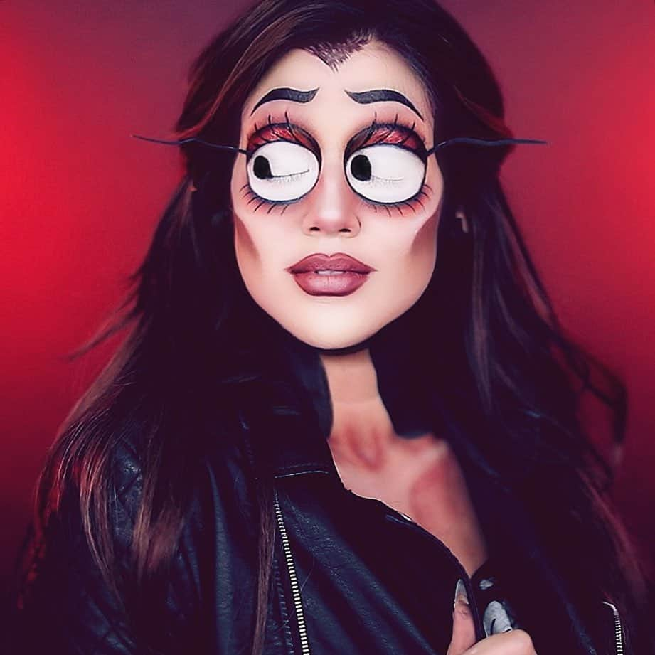 N I C O L E.さんのインスタグラム写真 - (N I C O L E.Instagram)「Glamour shots but make it Tim Burton.👀 #halloweenmakeup  Inspired by : @abbyroberts 👑」10月18日 10時06分 - nicoleguerriero