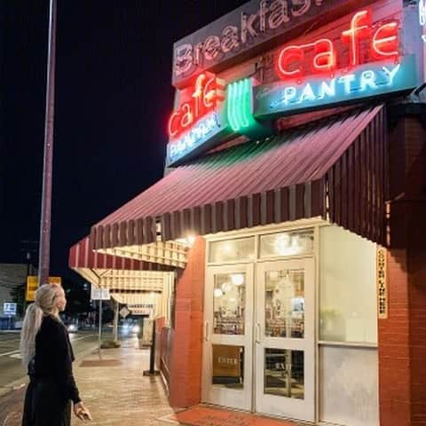 ダヴ・キャメロンさんのインスタグラム写真 - (ダヴ・キャメロンInstagram)「this was my dads favorite restaurant in LA before he died. he used to send me coffee stained postcards from here when i was a little girl that would live on our family fridge for months and years “hello from LA”. now, i’ve lived in LA for 9 years, and i’ve never been here, but somehow ended up here the other night, on accident. i tried to order what he used to order, in an effort to share an experience with him for the first time in 8 years. i have very few reminders in my life left of him, physical proof that he was ever here to begin with. it’s almost like my life now, and my life with him, are two different lives, and i guess, for the most part, i have kept it that way on purpose. not because i prefer it, or i want to forget, but mostly because it is too painful to look at all the time. i was going to try to spin this into something happy, something about healing and remembering those lost, because that’s what i think we would all prefer, and that’s what i’ve always done. it’s more comfortable, and i would feel less naked. but recently, i don’t have the energy to do that in my life anymore. and hiding the sad parts is doing a disservice to myself, and the quality of my life. it’s not happy. it’s really sad, everyday. and so am i, most days, if i’m honest. and that’s ok, too.」10月18日 10時33分 - dovecameron