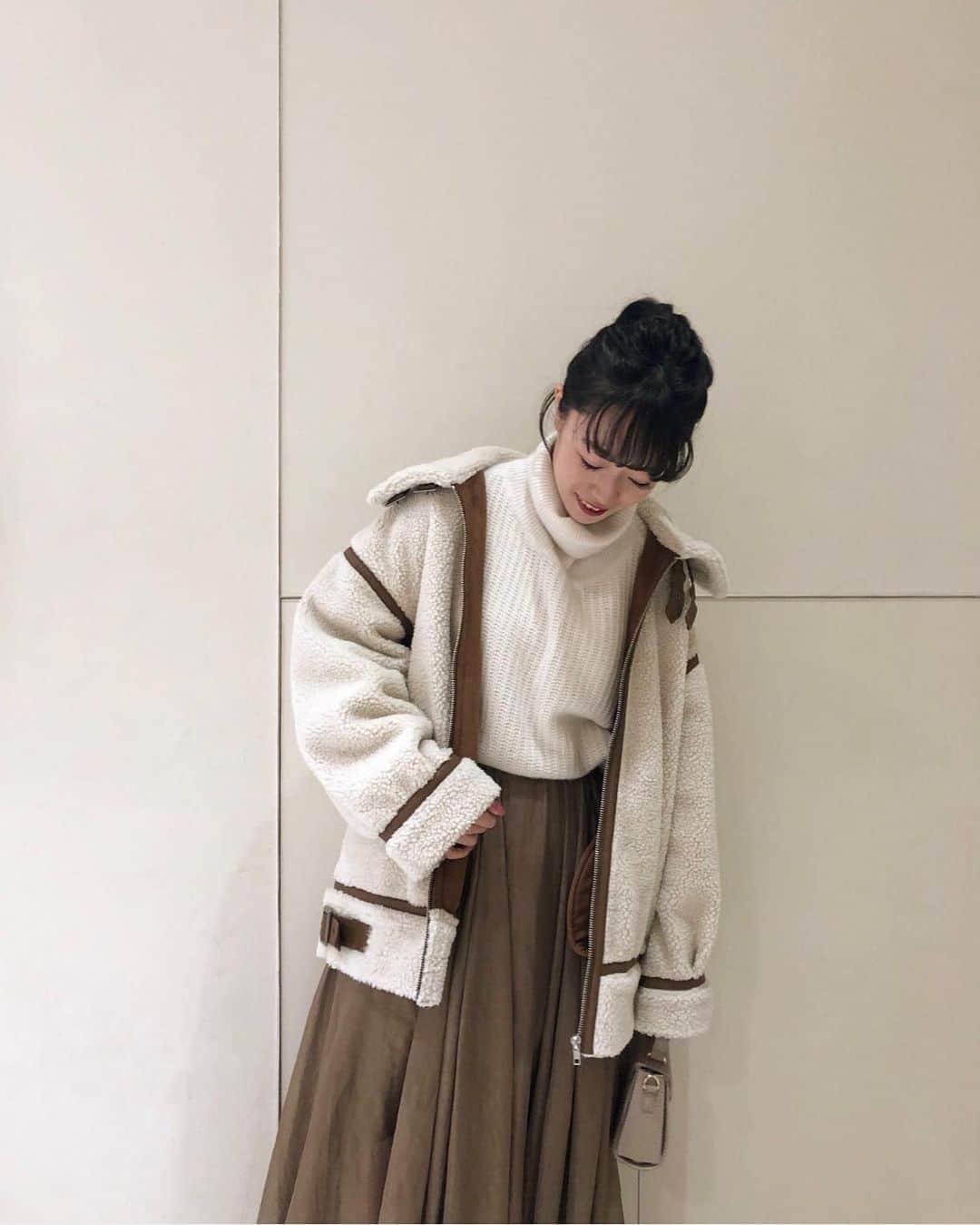 吉田佳菜さんのインスタグラム写真 - (吉田佳菜Instagram)「ㅤㅤㅤㅤㅤㅤㅤㅤㅤㅤㅤㅤㅤ ㅤㅤㅤㅤㅤㅤㅤㅤㅤㅤㅤㅤㅤ フライトジャケット♡🐏 去年から絶対買うって決めてたから Chicoから発売されるの嬉しい！♡ ㅤㅤㅤㅤㅤㅤㅤㅤㅤㅤㅤㅤㅤ ボリュームが可愛いからミニも合わせたいけど ロングスカート合わせも好き💋 ㅤㅤㅤㅤㅤㅤㅤㅤㅤㅤㅤㅤㅤ ㅤㅤㅤㅤㅤㅤㅤㅤㅤㅤㅤㅤㅤ 10/17(thu)〜店頭予約始まってます♪ ㅤㅤㅤㅤㅤㅤㅤㅤㅤㅤㅤㅤㅤ ㅤㅤㅤㅤㅤㅤㅤㅤㅤㅤㅤㅤㅤ #フライトジャケット #ボア #アウター #ノベルティ #kana_chicode #salonbychico #whoswhochico ㅤㅤㅤㅤㅤㅤㅤㅤㅤㅤㅤㅤㅤ」10月18日 10時36分 - yshdkana