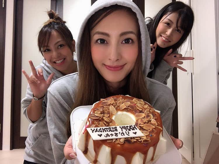 永作あいりのインスタグラム：「りかちゃん﻿ 改めてお誕生日おめでとう✨💕﻿ ﻿ りかちゃんがいなかったら﻿ 今の私は存在してないだろーな﻿ って位大きな存在。﻿ ﻿ これからもずっとおめでとうって言わせてね☺︎﻿ ﻿ おめでとうおめでとうおめでとうおめでとう🎉﻿ ﻿ #川村りか　#DARA  #お誕生日」