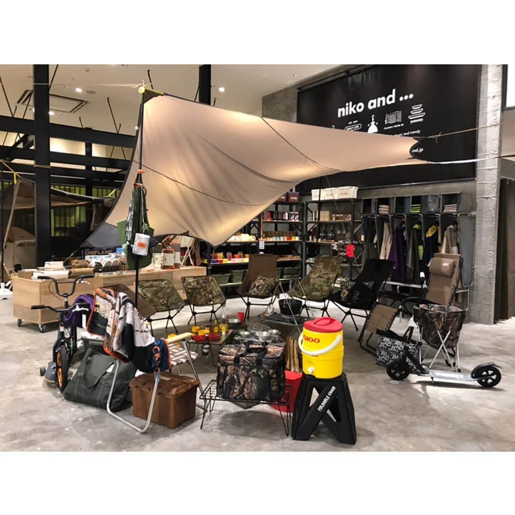 niko and ...さんのインスタグラム写真 - (niko and ...Instagram)「. 【niko and ... mozoワンダーシティが本日オープン！】 . 日本最大級のショップ、STYLE EDITORIAL STORE「niko and ... mozoワンダーシティ」が10月18日(金)にオープンしました！ . 既存のカテゴリーはもちろんのこと、ブランドが提案する“uni9ue senses”(衣・食・住・遊・知・健・音・旅・TOKYO)を体感できる「UNI9UE PARK」のコーナーや店舗限定アイテムなど、mozo店だけのコンテンツもたくさんご用意しています！ . ニコアンドのオフィシャルブランドサイトでも特集しているので、詳しくは @nikoand_official のプロフィールから！ . mozo店の公式アカウント( @nikoand_mozowondercity )も合わせてチェックを！お近くにお越しの際は是非お立ち寄り下さい！ . #nikoand #ニコアンド #であうにあう #styleeditorialbrand #uni9uesenses #nikoandmozo #nagoya #mozowondercity #ニコアンドモゾ #菅田将暉 #小松菜奈」10月18日 11時20分 - nikoand_official