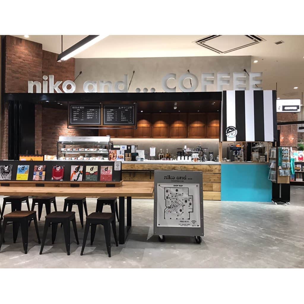 niko and ...さんのインスタグラム写真 - (niko and ...Instagram)「. 【niko and ... mozoワンダーシティが本日オープン！】 . 日本最大級のショップ、STYLE EDITORIAL STORE「niko and ... mozoワンダーシティ」が10月18日(金)にオープンしました！ . 既存のカテゴリーはもちろんのこと、ブランドが提案する“uni9ue senses”(衣・食・住・遊・知・健・音・旅・TOKYO)を体感できる「UNI9UE PARK」のコーナーや店舗限定アイテムなど、mozo店だけのコンテンツもたくさんご用意しています！ . ニコアンドのオフィシャルブランドサイトでも特集しているので、詳しくは @nikoand_official のプロフィールから！ . mozo店の公式アカウント( @nikoand_mozowondercity )も合わせてチェックを！お近くにお越しの際は是非お立ち寄り下さい！ . #nikoand #ニコアンド #であうにあう #styleeditorialbrand #uni9uesenses #nikoandmozo #nagoya #mozowondercity #ニコアンドモゾ #菅田将暉 #小松菜奈」10月18日 11時20分 - nikoand_official