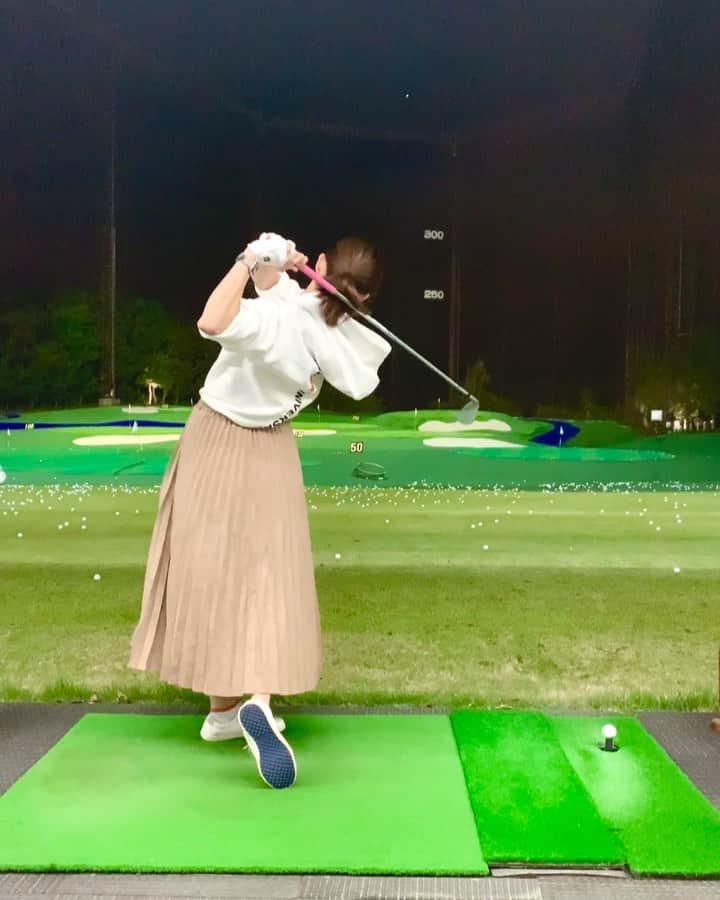 筒井萌子のインスタグラム：「・ とっても良い練習が出来たꪔ̤̥ ꪔ̤̮ ꪔ̤̥ この日の7番アイアンは135y⛳️ ヘッドスピードあげてこ\( ö )/ Tops→ @archivio.official  shoes→ @admiral_japan ・ ⑅∙˚┈┈┈┈┈┈┈┈┈┈┈┈˚∙⑅ ・ #筒井萌子 #女優 #actress #モデル #model #岡山  #shooting #instagood #instalike #converse #撮影 #followme #instalike #ゴルフ #ゴルフ女子 #ゴルフコーデ #골프 #좋아요반사 #좋아요그램 #좋아요환영 #데일리그램 #패션 #오오티디 #카페 #アルチビオ  #アルチビオカップ #archivio #archiviocup  #ゴルジョバ #ディズニーシー」