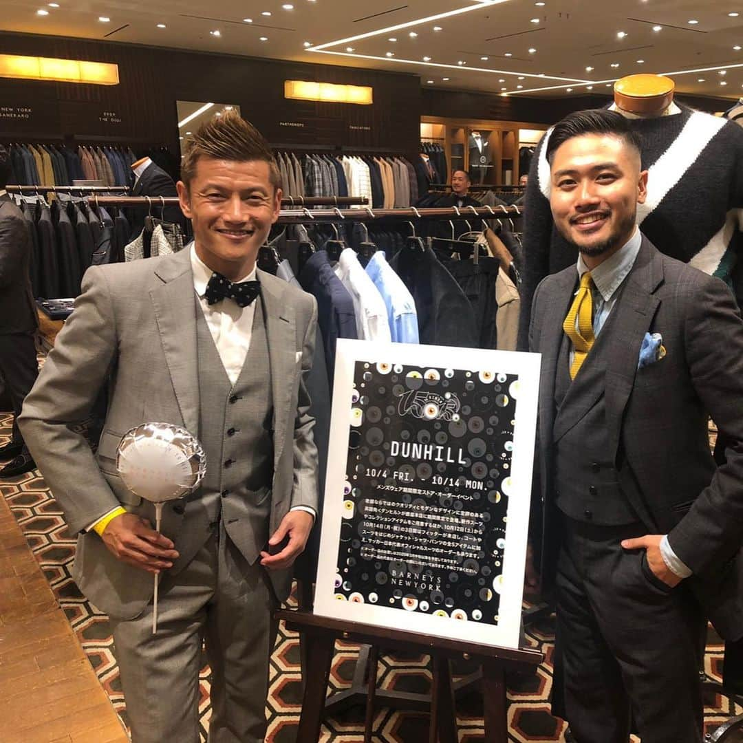 播戸竜二さんのインスタグラム写真 - (播戸竜二Instagram)「『dunhill』 ・ バーニーズニューヨーク銀座の15周年パーティー。 ・ ダンヒルとサッカーのメンバーと。 ・ ダンヒルと日本サッカーの繋がりは深く、もう20年近く。俺も代表の時に作って貰ったダンヒルのスーツは、一生の宝物です！ ・ こうやってオシャレする機会って必要よね！これからの季節は、バンバン着ていきます！ ・ 新しいスーツの作成も考え中！一生着れるスーツを、少しずつ作っていくのは、紳士の嗜みです！ ・ 今度、播戸店長によるオーダースーツ会をやりたいって、勝手に考えています！（笑） ・ そうなったら、サッカー選手は、みんな銀座に集合やね👍 ・ ・ #dunhill #ダンヒル #gentleman  #ジェントルマン #北澤豪 #石川直宏 #バーニーズさんおめでとうございます #ジェントルバン」10月18日 11時34分 - ryuji_bando