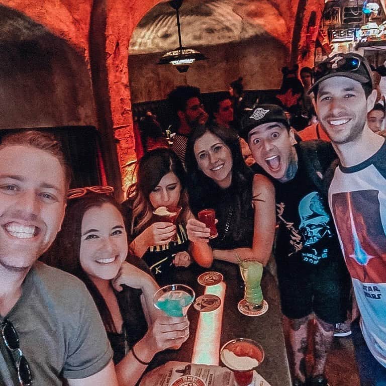 トニー・ペリーのインスタグラム：「Got a chance to bring my good friends from @mytoppod to Galaxy’s Edge today! Life rules dude 🤙」