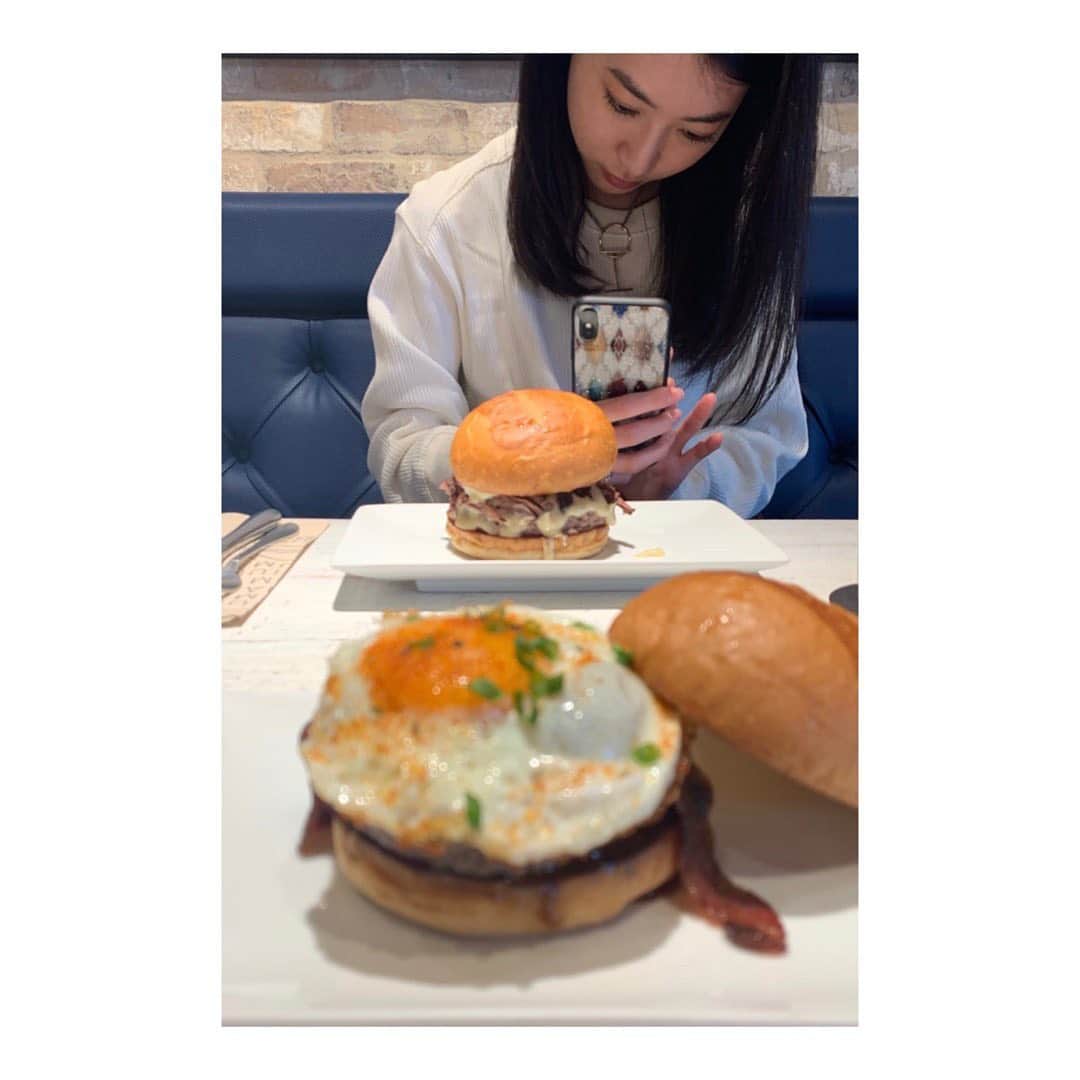 安田聖愛さんのインスタグラム写真 - (安田聖愛Instagram)「いつかのランチ。﻿ バーガー越し安田。﻿ うまみバーガー美味しかった🍔﻿ 食べる時はがっつり食べる人なので﻿ がっつり肉たっぷり系バーガーです。﻿ #UMAMIBURGER ﻿ #がっつり肉　#ハンバーガー﻿ #ポテトも食べた」10月18日 11時58分 - seiayasuda