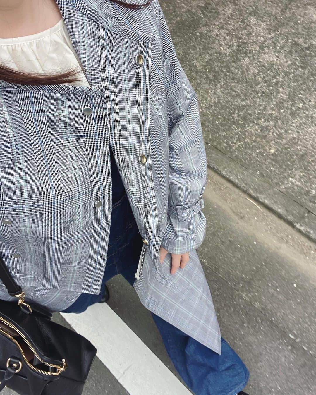 のインスタグラム：「久しぶりの美容室！ ニューオープンおめでとうございます♡  信頼してる美容師さんにくっついて私も新しいお店に💇🏻‍♀️♡」