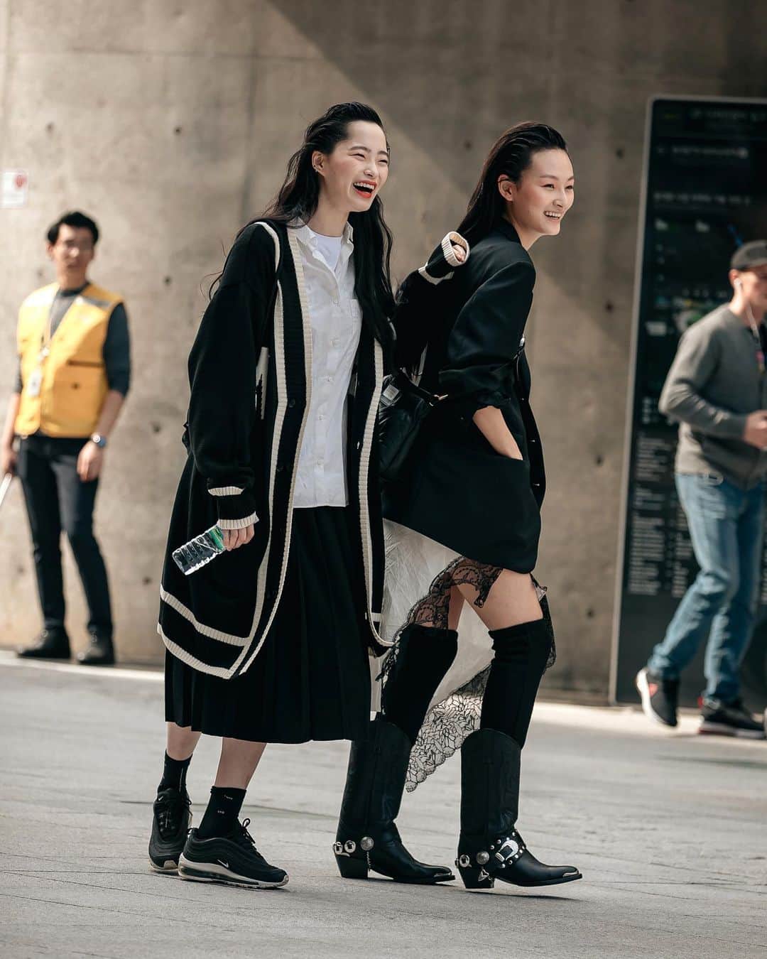 가로수길 , Seoulのインスタグラム：「SFW Street Fashion Style 📸 @jaylim1 🔥🔥 서울패션위크 스트리트 스타일」