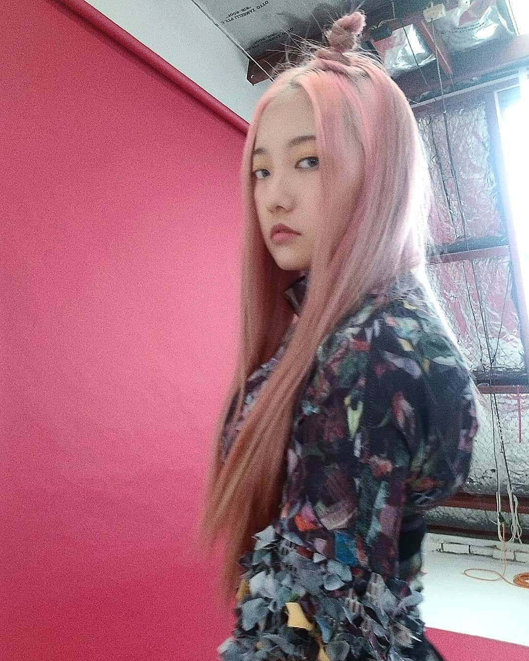 小林レイミさんのインスタグラム写真 - (小林レイミInstagram)「Had a wonderful encounter🦎⚙🧲 #closet #fashiondesign #makeupideas #pinkhair #handmade #fashioncollection #fashionlook #melbournefashion #rmit」10月18日 12時08分 - _reimi._____