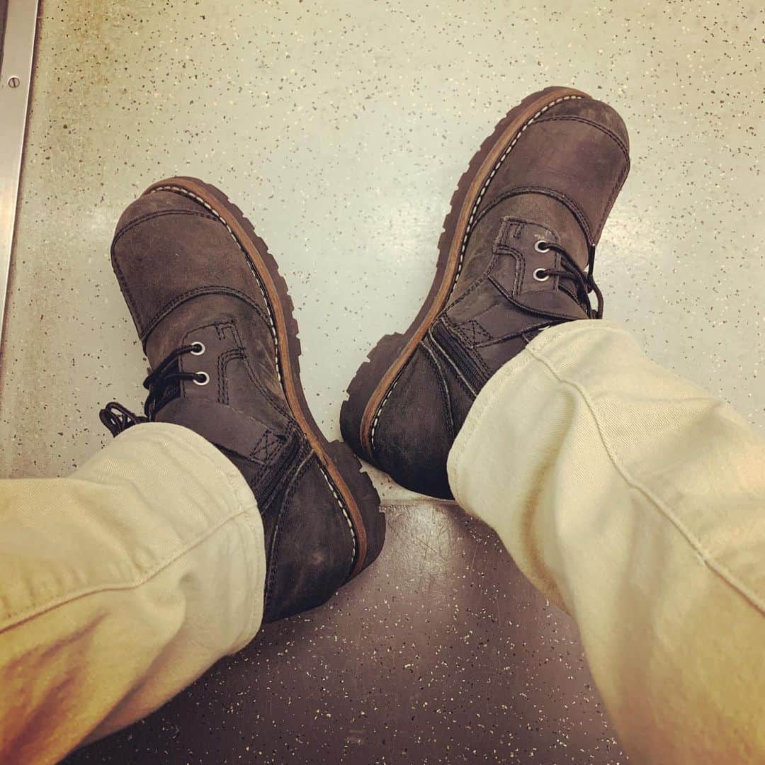 長田成哉のインスタグラム：「これ履ける季節来たね。 #boots #alphaindustries」