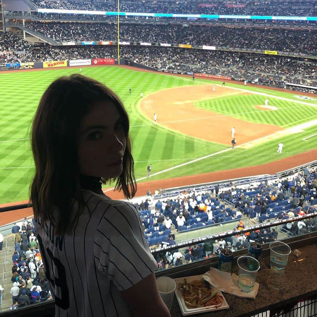 アシュレイ・ベンソンのインスタグラム：「Having the best time @majorleaguelife #postseason 💙」