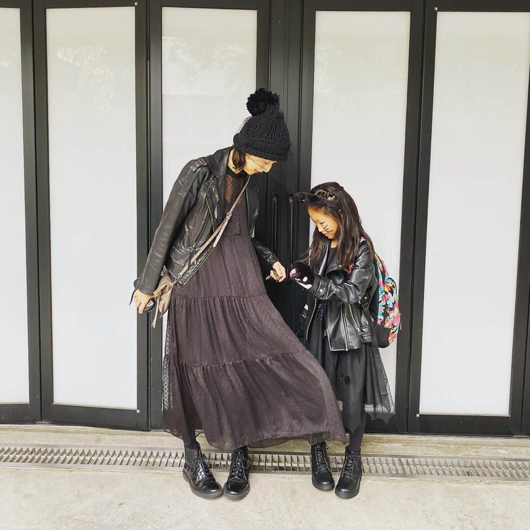 高岡早紀 さんのインスタグラム写真 - (高岡早紀 Instagram)「今朝はお揃いの服を着て、娘の学校のイベントに行ったよ。  #母娘」10月18日 12時55分 - saki_takaoka