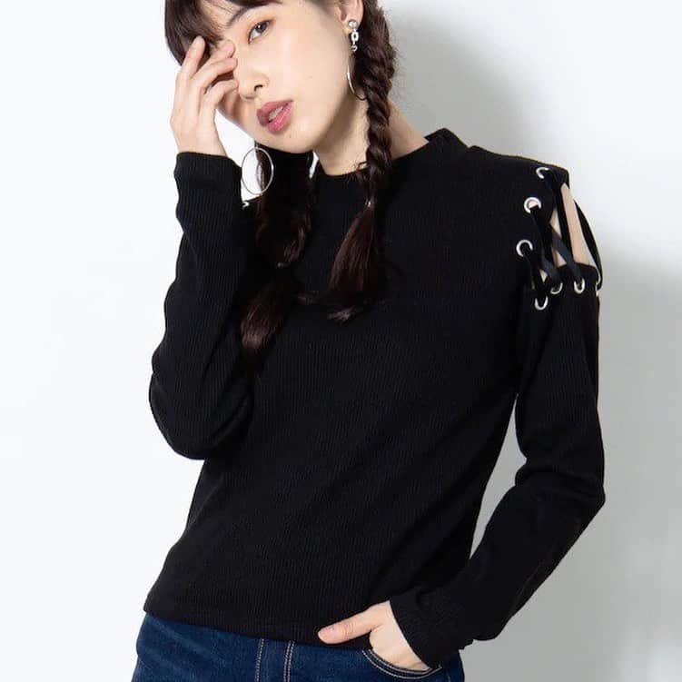 WEGO Global Officialのインスタグラム：「@wego_webstore ⠀ ⠀ ✨💫PICK UP ITEM💫✨ ⠀ shoulder lace-up rib long t-shirt ￥2,859 （tax in） JS19WN10-L5851 ⠀ ⠀ #wegoglobalofficial #wego #wegojapan #streetfashion #streetstyle #ootd #codenate #coordinate #instafashion #instagood #japanesefashion #東京 #ウィゴー  #穿搭 #時尚穿搭 #日系 #longsleeves #laceuptop #長袖衫 #系帶」