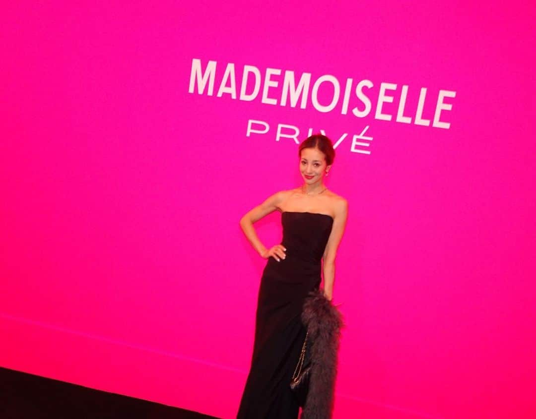 木下ココさんのインスタグラム写真 - (木下ココInstagram)「CHANEL PARTY✨✨ ドレスアップしたり、 特別を感じられる瞬間がすき。  昨日はCHANELのパーティに参加出来たおかげで束の間の特別な時間を過ごせました🌟  #chanel #chanelparty #mademoiselleprive #mademoiselleprivetokyo #opening #シャネルマドモアゼルプリヴェ #fashion #dress  #ドレスアップ #ootd #outfit  #木下ココ」10月18日 13時49分 - cocot_chan