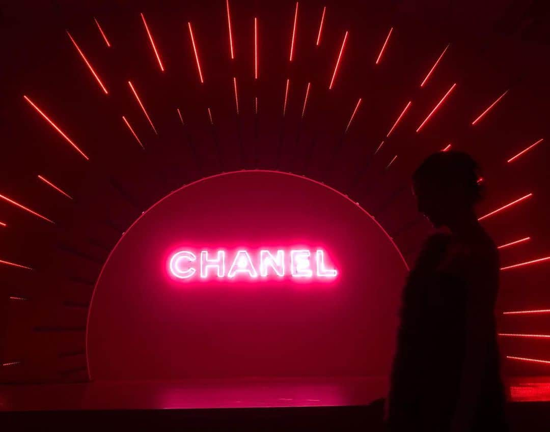 木下ココさんのインスタグラム写真 - (木下ココInstagram)「CHANEL PARTY✨✨ ドレスアップしたり、 特別を感じられる瞬間がすき。  昨日はCHANELのパーティに参加出来たおかげで束の間の特別な時間を過ごせました🌟  #chanel #chanelparty #mademoiselleprive #mademoiselleprivetokyo #opening #シャネルマドモアゼルプリヴェ #fashion #dress  #ドレスアップ #ootd #outfit  #木下ココ」10月18日 13時49分 - cocot_chan