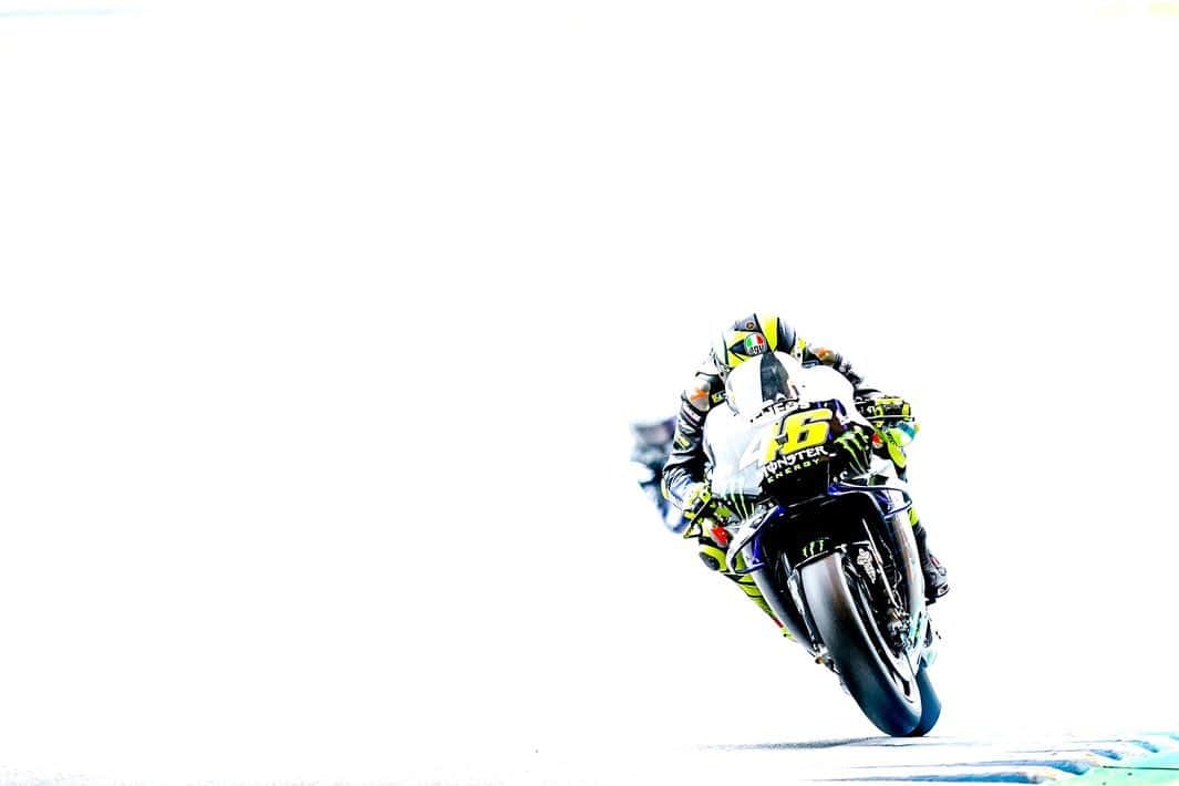 バレンティーノ・ロッシのインスタグラム：「Twin Ring Motegi Circuit,Japan Friday,free practice 📸 @falex79 @gigisoldano @mighelon @jesusrobledo Tino Martino」