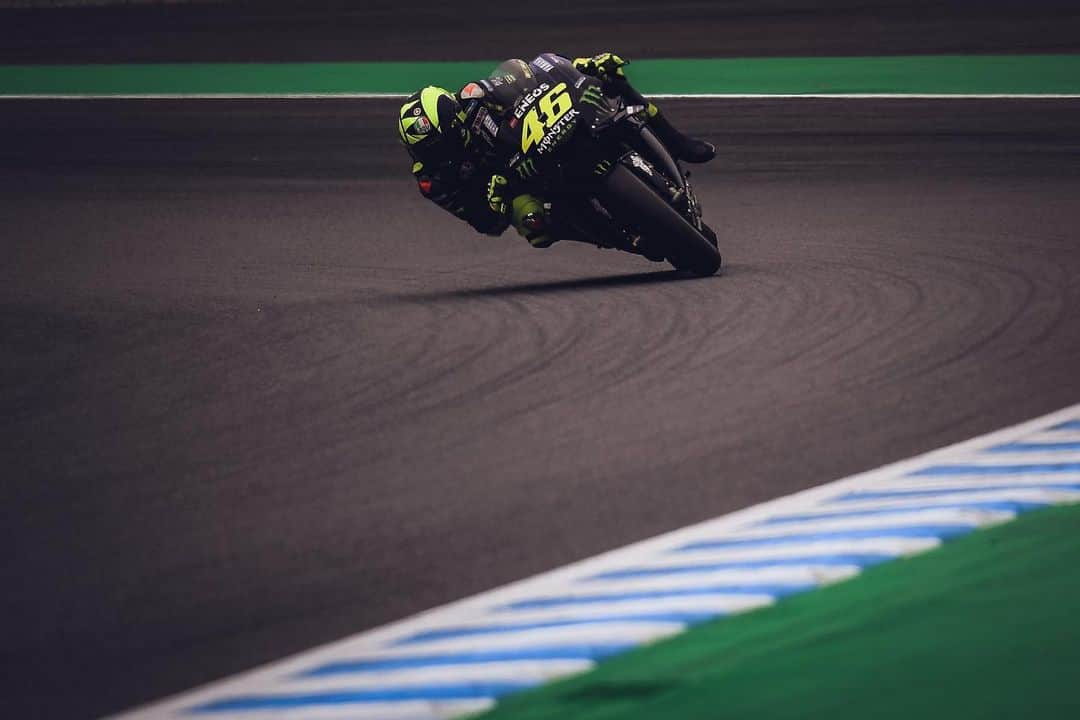 バレンティーノ・ロッシさんのインスタグラム写真 - (バレンティーノ・ロッシInstagram)「Twin Ring Motegi Circuit,Japan Friday,free practice 📸 @falex79 @gigisoldano @mighelon @jesusrobledo Tino Martino」10月19日 0時49分 - valeyellow46