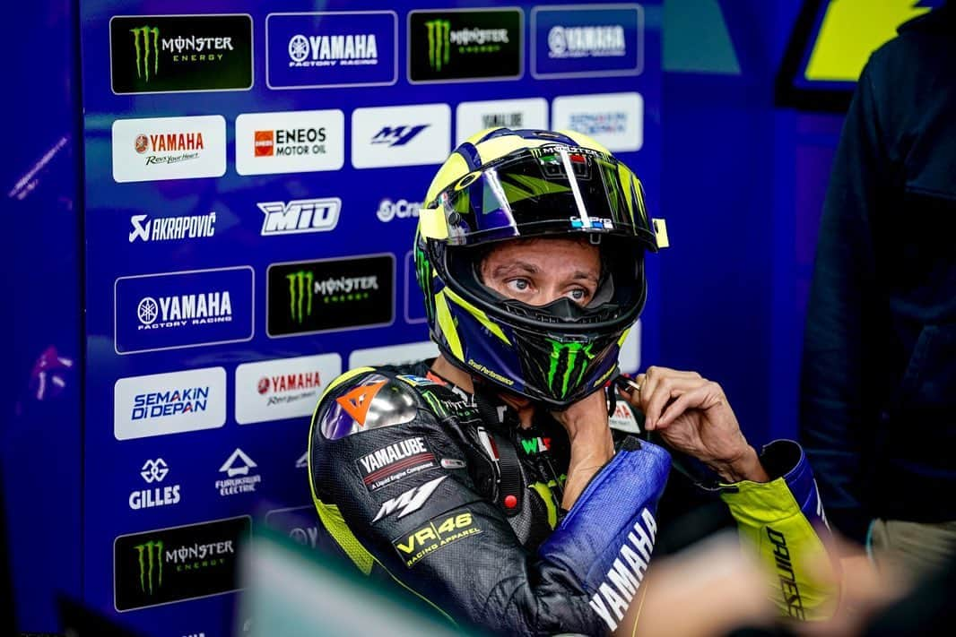 バレンティーノ・ロッシさんのインスタグラム写真 - (バレンティーノ・ロッシInstagram)「Twin Ring Motegi Circuit,Japan Friday,free practice 📸 @falex79 @gigisoldano @mighelon @jesusrobledo Tino Martino」10月19日 0時49分 - valeyellow46