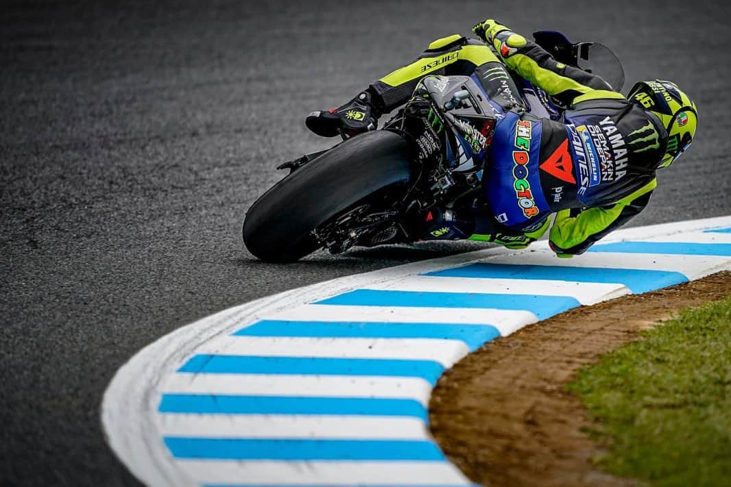 バレンティーノ・ロッシさんのインスタグラム写真 - (バレンティーノ・ロッシInstagram)「Twin Ring Motegi Circuit,Japan Friday,free practice 📸 @falex79 @gigisoldano @mighelon @jesusrobledo Tino Martino」10月19日 0時49分 - valeyellow46