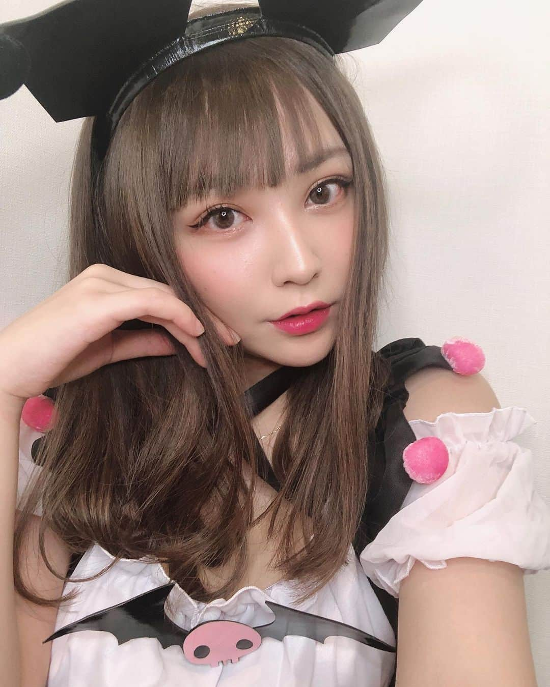 てんちむさんのインスタグラム写真 - (てんちむInstagram)「ハロウィンコスプレ🎃 クロミちゃんをやりました。(動画用)コンタクトもメイクも中国メイク取り入れてるけど盛れる💄❤️ 髪の毛は今日elytsでカラーしてきました！担当は鶴さんで、ミントアッシュ復活です！！！👏 前髪を眉くらいに短くしたら映えた。」10月18日 23時21分 - super_muchiko