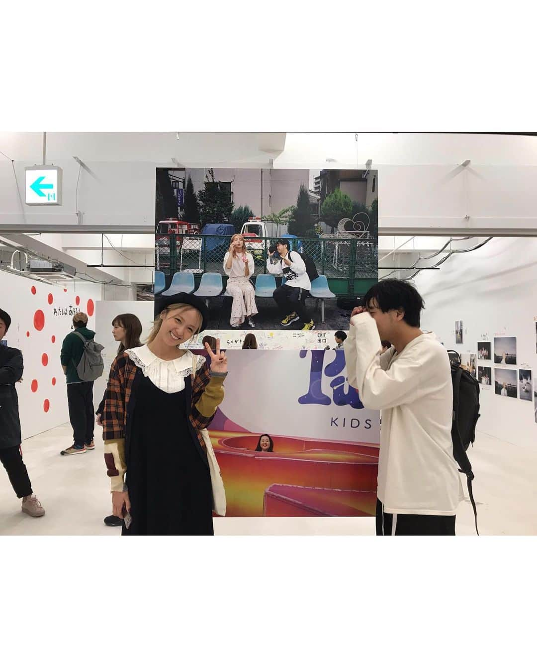 Ami さんのインスタグラム写真 - (Ami Instagram)「「フォトバイアヤ展〜あそび人〜」 一足先に観に行ってきたよ‼︎ 思ってた10倍広くて 思ってた10倍写真があって どれも本当に素晴らしい写真ばっかで とにかく面白かった‼︎ 類は友を呼ぶって本当だなーと。 面白い人。もしくは、変な人。もしくは、アホな人。ばっかでした😂😂😂 総じてみんな、あそび人ってこと♡ もう、絶対絶対行くべきなんで、行ける方は是非行ってみてください🌈 そして同時開催されてる、かっぴーさん、中島健太さんのブースも素晴らしく、見応えありすぎな展示でした‼︎ 全部見るのに1時間あっても足りなかった💦 そして、かっぴーさんにもお会いする事ができ、まさかの「左ききのエレン」をサイン入りでいただいてしまいました😳 とっても刺激を受けて大好きな漫画なので、めちゃめちゃ嬉しかったです‼︎ 家宝にします‼︎😭😭😭 今日は、大好きな人が輝いている姿を見ることができて、私はそれだけで幸せだな〜💗 Ayaちゃんはそのうち、カメラマンとして引っ張りだこになること間違いない‼︎と、確信した日。 今日の感動を伝えたくて、珍しく長文になっちゃったけど、それだけ私も嬉しかったって事です🥰🥰🥰 横浜駅直結アソビル 3F 明日から11月24日までです‼︎ よろしくお願いします🐒」10月18日 23時23分 - ami_dream05