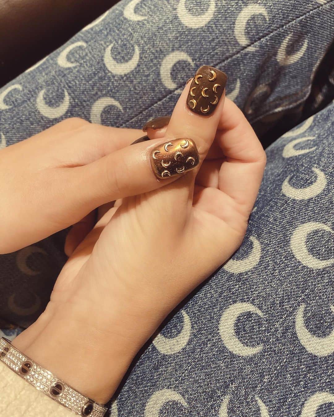 megbabyのインスタグラム：「🌙🌙🌙💅🏻#NAIL」