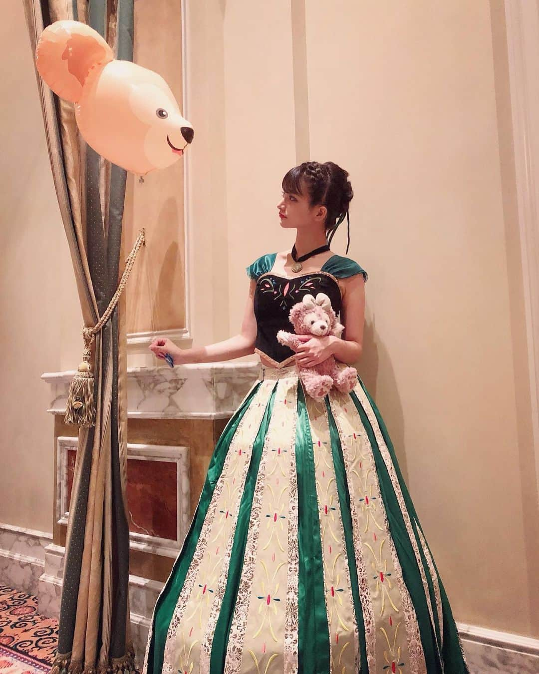 ひなたまりんさんのインスタグラム写真 - (ひなたまりんInstagram)「アナと雪の女王2楽しみ💭 #disneysea #disneyhalloween #disneycosplay #disneyprincess #frozen #anna #annafrozen #balloon #duffy #shelliemay #ディズニーシー #ミラコスタ #ディズニーハロウィン #ディズニーハロウィン2019 #dハロ #dハロ仮装 #dハロ仮装2019 #アナと雪の女王 #アナ雪 #ディズニープリンセス #戴冠式アナ #アナ仮装 #アナ #ダッフィー #シェリーメイ #風船」10月18日 23時29分 - hinata_marin_