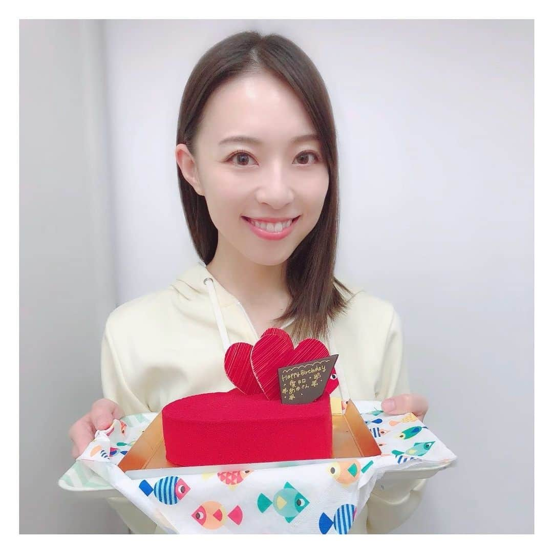 愛加あゆさんのインスタグラム写真 - (愛加あゆInstagram)「本日、稽古中に誕生日をお祝いして頂きました！！ 沢山の方々から温かいメッセージを頂きとっても嬉しく、今年もこうして作品づくりに取り組める事を幸せに思います。 そして、何よりこの世に生んでくれた両親、今まで出逢った全ての皆様、本当に感謝の気持ちで一杯です。  これからもよろしくお願いします(*´╰╯`๓)♬ #psychopass  #舞台版psychopasschapter1犯罪係数  #誕生日 #誕生日ケーキ #唐之杜志恩 役 #愛加あゆ」10月18日 23時52分 - manaka_ayu