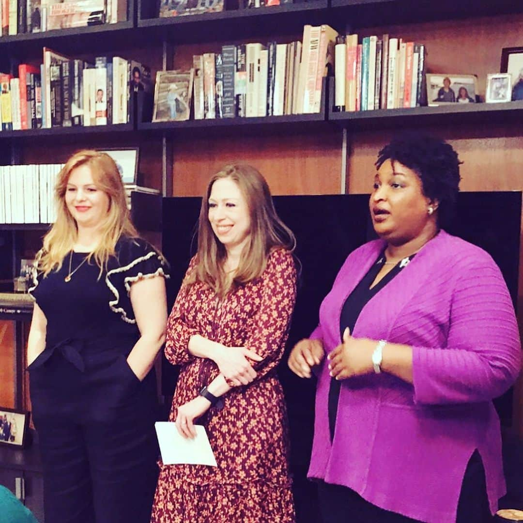 アンバー・タンブリンさんのインスタグラム写真 - (アンバー・タンブリンInstagram)「Last night Stacey Abrams spoke to a room full of people ready to put on their gloves for a Fair Fight in all our future elections, for the sake of our Democracy, and to make sure that everyone has the right to vote in this country, and have that vote counted. Thank you to my amazing co-host Squad, Chelsea Clinton, Phillip Picardi and Cindi Leive for helping to bring this event together with me. ⁣ ⁣ (SPECIAL SHOUTOUTS: To @honeyglase for these great pictures, and to @veronicabeard for the divine top and trousers, and to @senekoya for this lipstick stain which legit is the best long lasting lip color ever. Support women owned companies! Lastly thank you to my daughter Marlow for the mascara spots on my nose and the heavy blush.)⁣ ⁣ Donate to wwwFairFight.com today and join us in a Fair Fight.」10月19日 0時03分 - amberrosetamblyn