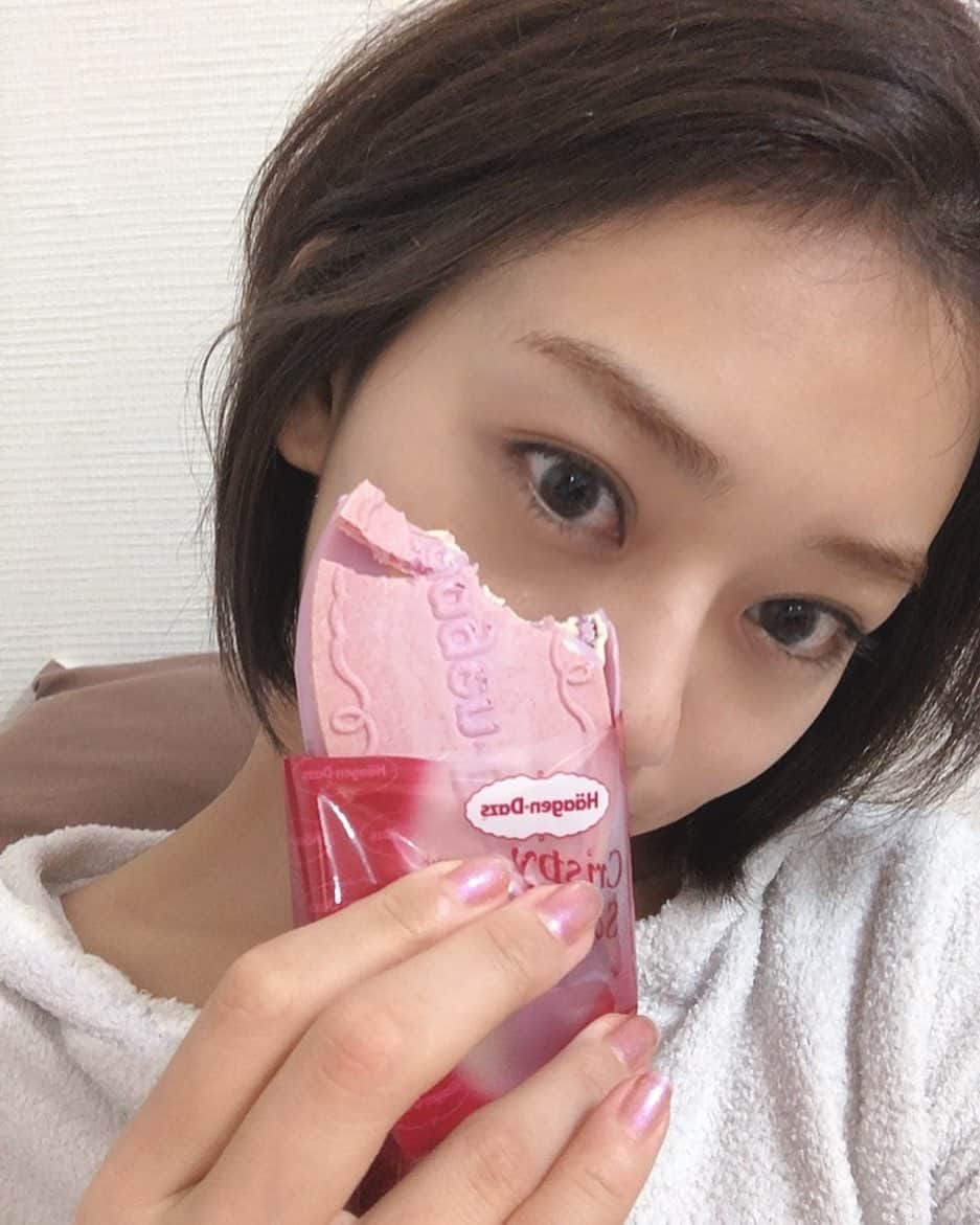 のインスタグラム：「💇‍♀️💜🧜🏼‍♀️💘 #髪の毛良い色　#眉毛も 👌 #おやすみ」