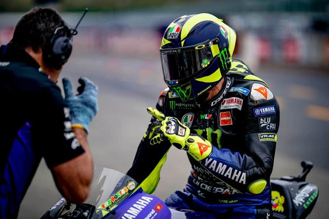 バレンティーノ・ロッシさんのインスタグラム写真 - (バレンティーノ・ロッシInstagram)「Twin Ring Motegi Circuit,Japan Friday,free practice Thanks to the Japanese fans for the awesome support! 📸 @falex79 @gigisoldano @mighelon @jesusrobledo Tino Martino」10月19日 0時43分 - valeyellow46