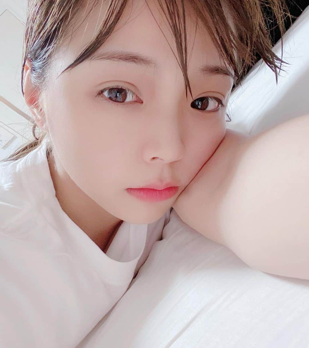 川村那月さんのインスタグラム写真 - (川村那月Instagram)「雨に降られて帰ってきました。泣  お休みの時はいつもすっぴんです。  心もすっぴんになりたい！  #川村那月 #NatsukiKawamura #愛なき森で叫べ #Netflix #エイコ #romeo #女優 #レースクイーン #ティースタイルマネージメント #夢に向かって #皆さんに愛を」10月19日 0時44分 - kawamura_natsuki317