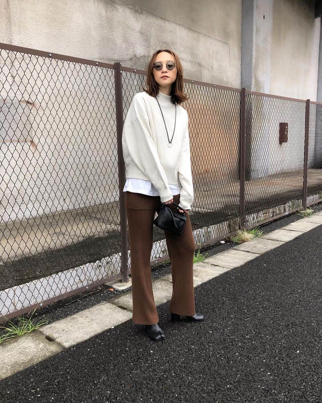野尻美穂のインスタグラム：「mihonanoスウェット！ 4色展開でぜーんぶかわいいんだけど、やっぱりオートミールが1番好きかもなぁ🥺💕黒も同じくらい好きか😮🤣（あとはマスタードとぶどうちゃん🍇！） とにかく今回も自分で言うのもなんですが、形、完璧だぜぃ！ ネック高いだけで、印象全然変わる🥰🤞 #mihonano」