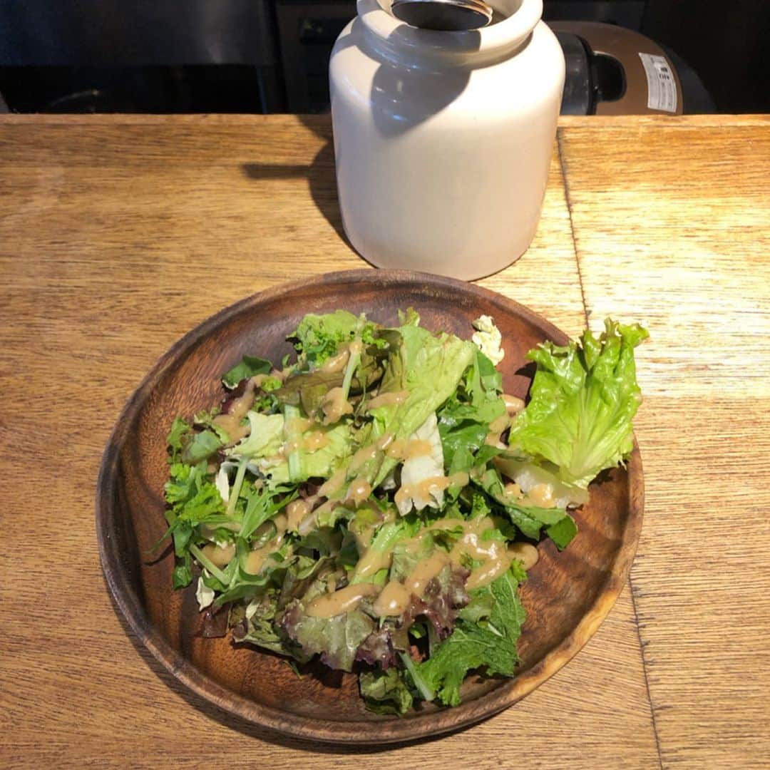B JIRUSHI YOSHIDAさんのインスタグラム写真 - (B JIRUSHI YOSHIDAInstagram)「【代官山LUNCH】 【店名】grigio 【メニュー】Grilled Chicken Curry&Salad 【PRICE】¥880-(目玉焼きトッピング ＋100円) 【一言】 代官山でカレーが食べたい時はいつもgrigioさんへ。食べやすいカレーとグリルチキンの相性がとても好きです。ドレッシングが美味しいサラダは結構ボリューミーなので、野菜もたっぷり食べられます。個人的には目玉焼きトッピングを追加するのがおすすめです。  #ランチ #代官山ランチ #代官山LUNCH #다이칸야마맛집 #daikanyama #ハンバーガー #grigio #代官山グルメ」10月18日 16時13分 - bjirushiyoshida