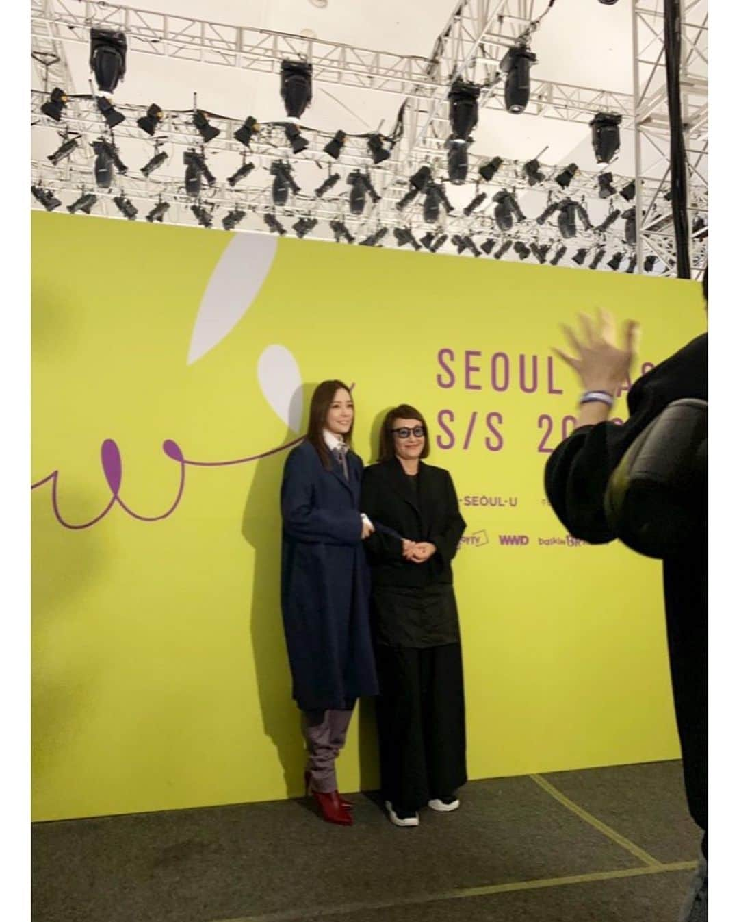 ソン・テヨンさんのインスタグラム写真 - (ソン・テヨンInstagram)「: #2020seoulfashionweek  #missgeecollection  #지춘희선생님 #서울패션위크 선생님의. 다시. 사랑스러운.」10月18日 16時18分 - sontaeyoung_official