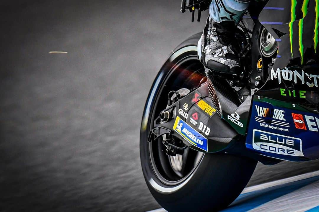 MotoGPさんのインスタグラム写真 - (MotoGPInstagram)「Through the fire and flames in Motegi 🔥 // ‘Top Gun’ had the afterburners on today! 💨 #MV12 #JapaneseGP 🇯🇵 #MotoGP #Motorcycle #Racing #Motorsport」10月18日 16時26分 - motogp