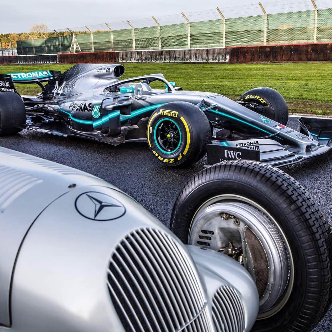 MERCEDES AMG PETRONASさんのインスタグラム写真 - (MERCEDES AMG PETRONASInstagram)「‪It doesn’t matter if the race was in 1937 or if it’s in 2019... ‬Our goal is always the same = Win! ❤️‬ • ‪#ATeamComeTrue #Mercedes #MercedesAMGF1 #MercedesAMG #PETRONASmotorsports #F1 #Formula1 #W10 #Classic #Car」10月18日 16時55分 - mercedesamgf1
