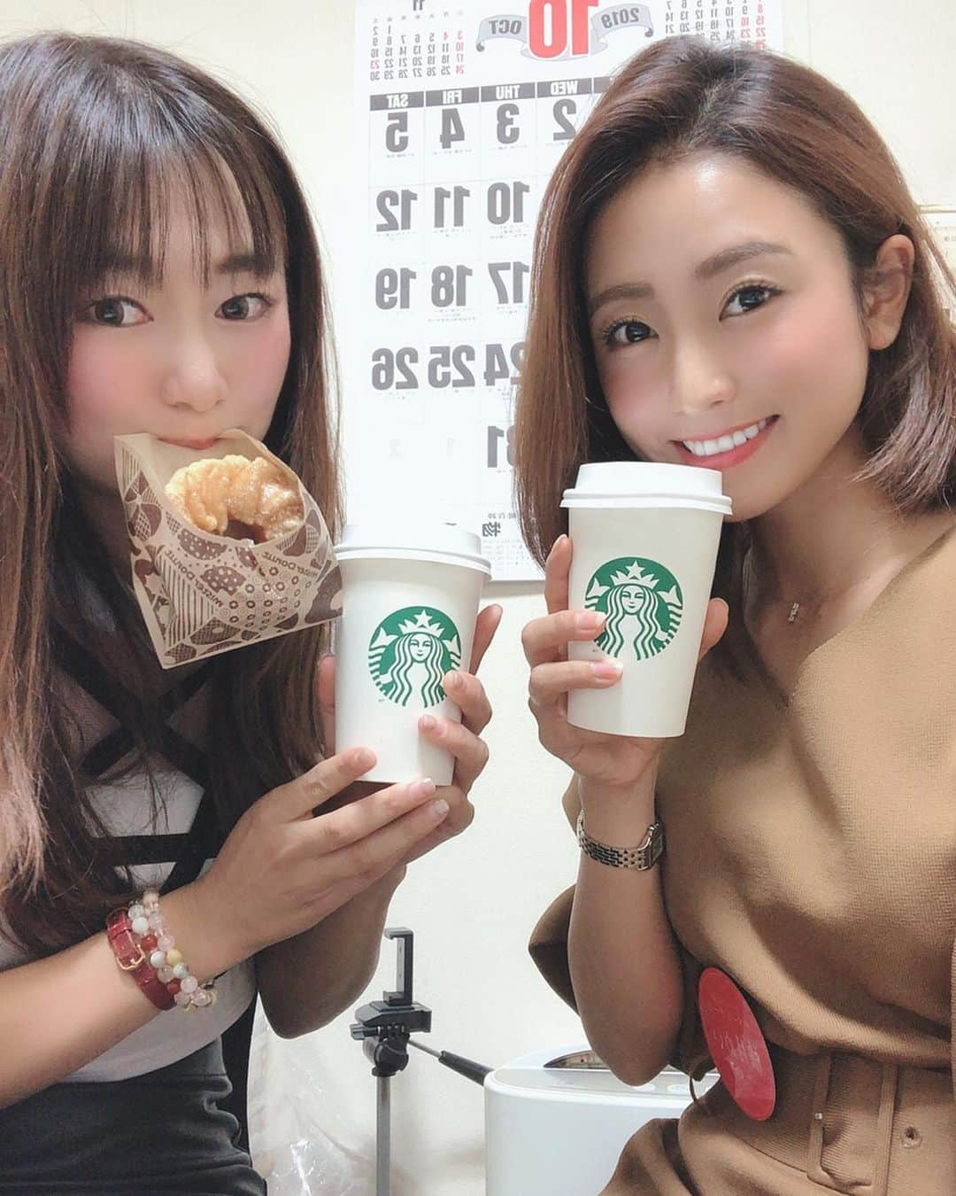 柚月めいさんのインスタグラム写真 - (柚月めいInstagram)「. ほっと~~~☺️☕️ . . #starbucks#coffee#スタバ#ドーナツ#休憩時間#breaktime#もぐもぐ#ootd#fashion#follw#眼鏡 #柚月めい」10月18日 16時48分 - meimei.yuzu