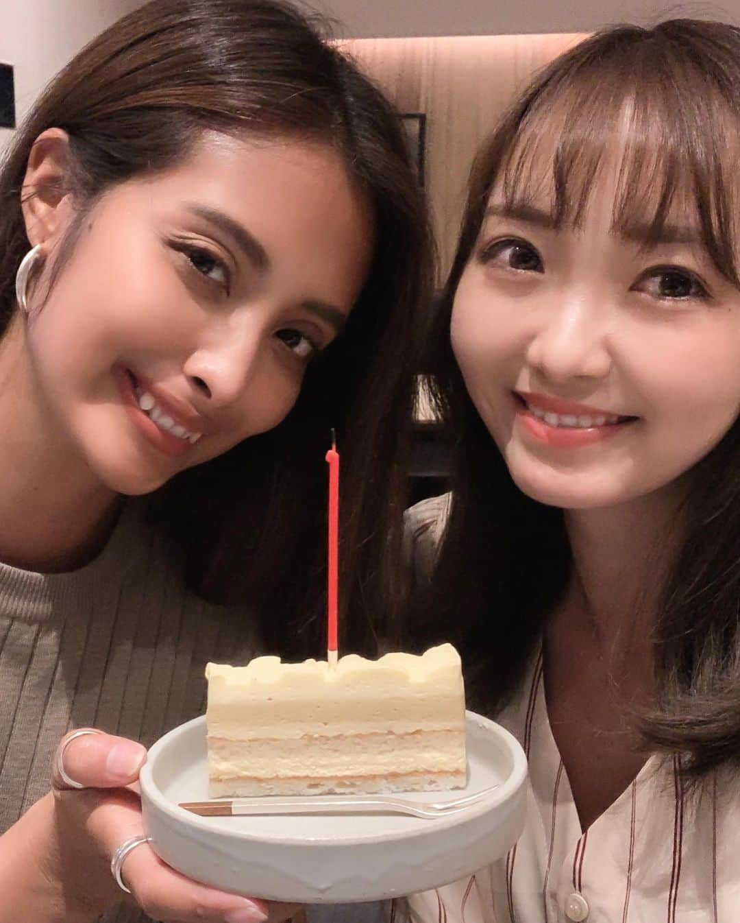 島野ミキさんのインスタグラム写真 - (島野ミキInstagram)「・ ・ 📍 urawa salt 投稿がだいぶ先になったけど😂w 誕生日当日は毎年恒例の @_ayusweet_ が @urawa_salt 連れてってくれました🥂 やる事がイケメンで男なら惚れてる (*´﹃｀*)❤️笑 ﻿ コース料理になっていて カウンター席の目の前で調理から﻿盛り付けまで見れて﻿ パフォーマンスとしても楽しめちゃいます👍 出てくる料理はどれもオシャレで味も抜群に美味しかった🍽 デートにぴったりなお店で 記念とかに連れてったら絶対に喜ばれる事間違いナシ‼️😍💕 誕生日に素敵なランチを頂いて本当優雅な時間だったな🤤✨ いつもありがとう❤︎あゆ ・ ﻿・ #レストランソルト#restaurant#浦和ランチ#浦和カフェ#restaurantSALT #portraitphotography#cimai#cimaipain #浦和#浦和グルメ#ファインダー越しの私の世界#フ #埼玉カフェ#コース料理#フォトグラファー#カメラ好きな人と繋がりたい#写真好きな人と繋がりたい#photo#Friend#誕生日ランチ#Love#girlstalk」10月18日 17時04分 - miki_shimano