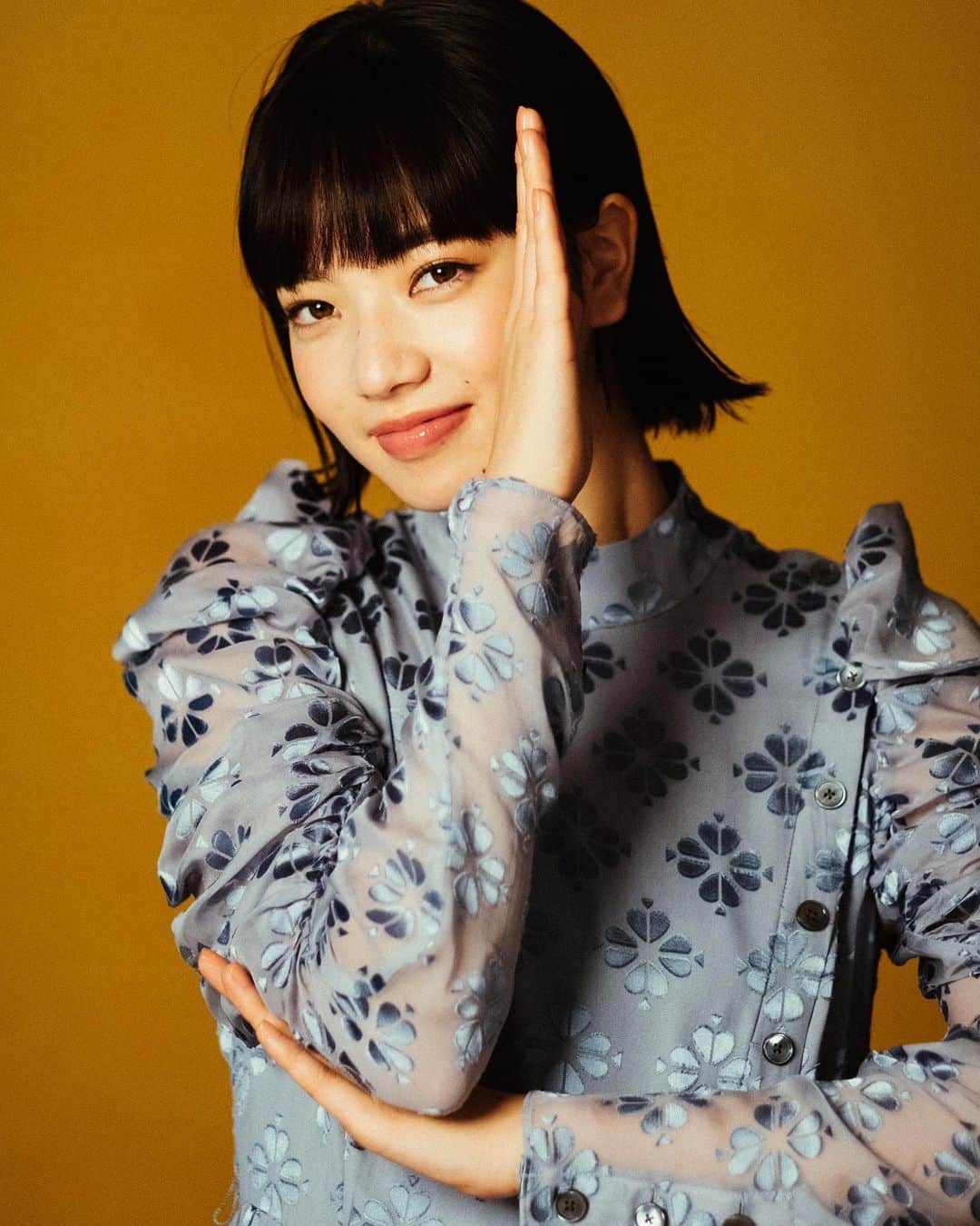のインスタグラム：「📣もう応募した？ 【コメント＆フォローキャンペーン💬】 今回は新作の「#プロフィニッシュリキッド」が当たる！インスタグラムの投稿にコメント＆フォローで参加しよう♡ ・ ①Instagramのインテグレート公式アカウント( @integrate_jp )をフォロー🤝 ②9月25日の投稿にコメントを追加💬 ・ この2ステップで参加完了！ プロフィニッシュリキッド オークル20を抽選で200名さま（Instagram応募分は100名さま）にプレゼント🎁 ・ ・ #インテグレート #ラブリーに生きろ #使えるラブリー #小松菜奈 #インスタグラムキャンペーン #インスタキャンペーン #ファンデーション #リキッドファンデーション #リキッドファンデ #ベースメイク #毛穴オフ #透け感 #抜け感メイク #透明感メイク #つや肌 #ツヤ肌メイク #ツヤ感 #うるおい #乾燥対策 #コスメ好きさんと繋がりたい #新作コスメ #新作コスメ2019 #秋コスメ #秋メイク #時短メイク #キャンペーン #オフショット #メイキング #integrate」