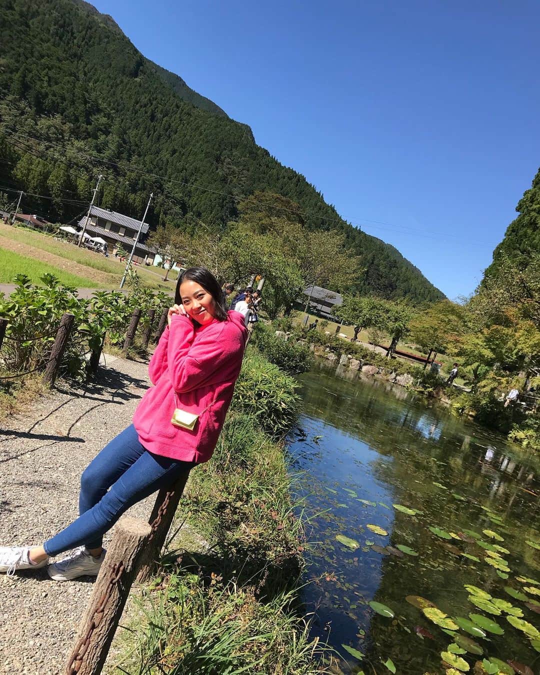 小野美公さんのインスタグラム写真 - (小野美公Instagram)「綺麗すぎた🙏 やっぱ、自然が大好き。 だいたい水辺が好き🥺❤️ 全力で魚座気取って生きていく🥺💓🌈‼️🙌 .  #モネの池」10月18日 17時27分 - mikuhead
