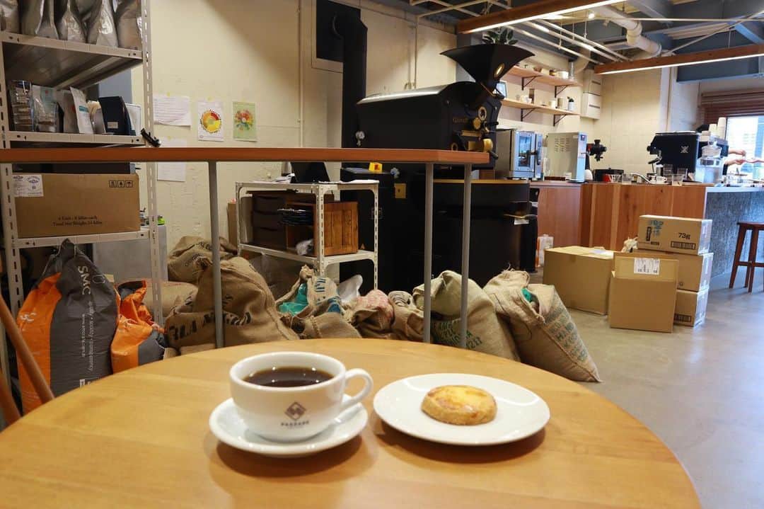 石井輝明さんのインスタグラム写真 - (石井輝明Instagram)「祖師谷大蔵。 誕生日のコメントたくさんありがとうございました。 助かります。  #passagecoffeeroastery #cafe #coffee #カフェ #東京カフェ #祖師谷大蔵カフェ #カフェ芸人 #結局昨日もカフェ行って今日もカフェ行って #載せてるところとは違うけど #誕生日といえど通常営業 #幸せは人それぞれ #過ごし方は人それぞれ #それぞれが良い人生を送れますように」10月18日 17時39分 - comandanteishii
