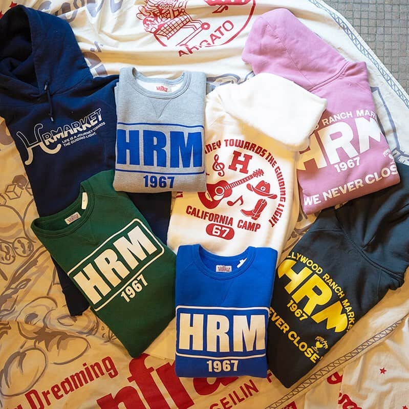 のインスタグラム：「﻿ 【HOLLYWOOD RANCH MARKET】NEW ARRIVALS﻿ @hollywood_ranch_market より、新作のパーカが入荷しました。﻿ ﻿ 一部アイテムは、﻿ ▶写真内のタグをタップでSEILIN ONLINE SHOPのショップページにてご購入いただけます。﻿ ﻿ #hollywoodranchmarket #ハリウッドランチマーケット #blueblue #ブルーブルー #seilin #聖林公司」