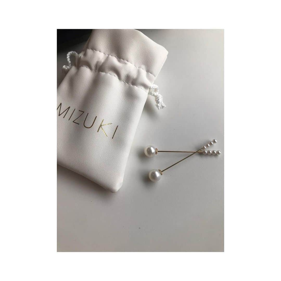 のインスタグラム：「Kanzashi 🐚ネーミングも可愛い カンザシピアス。耳につけたらさらに、可愛い。 #mizukijewelry #jewelry #beautiful #design」