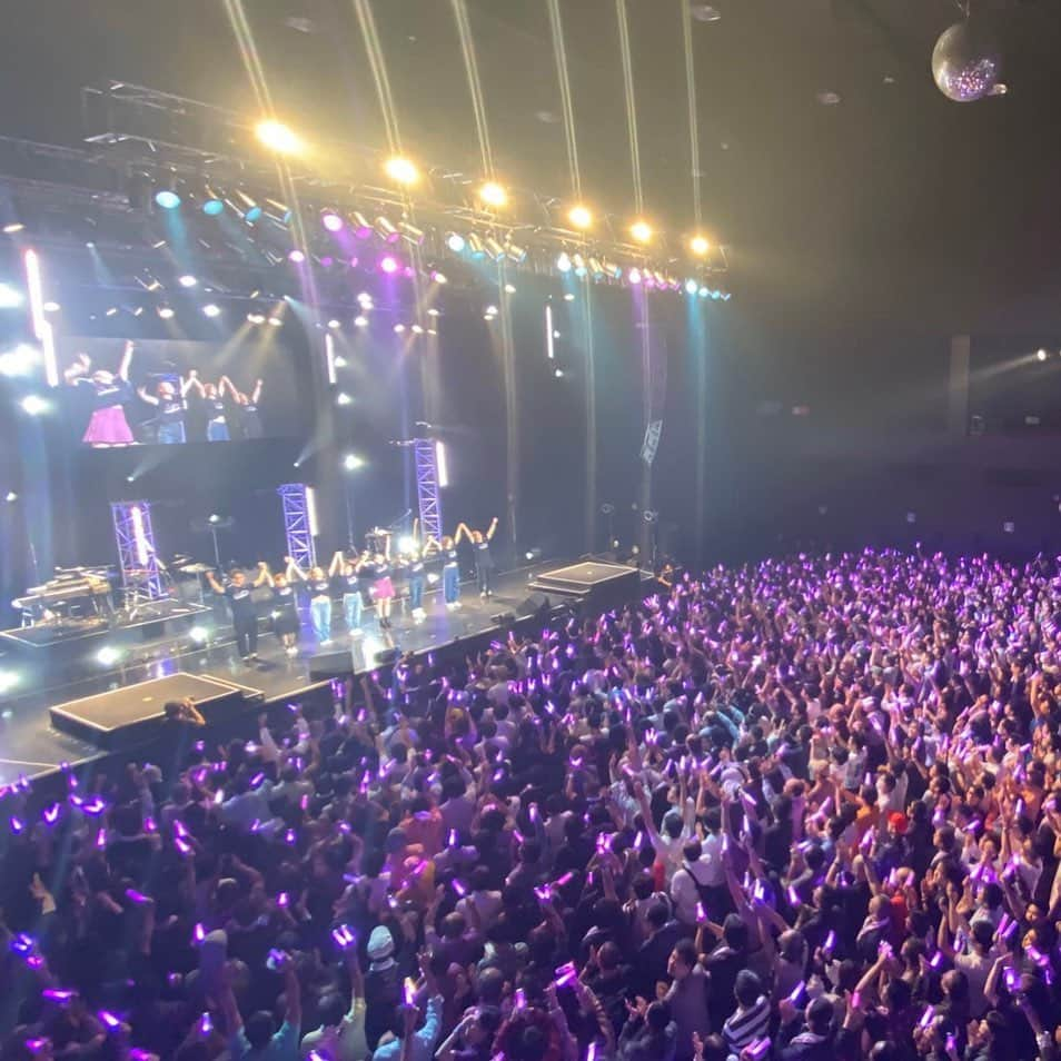 荒幡亮平のインスタグラム：「2019.10.17 『宮本佳林 LIVE TOUR ～Karing～』 ZeppTokyoにて、Juice=Juice宮本佳林さんのツアー初日でした。 バンマスキーボードで色々とやらせていただいておりますが最高の初日でこちらも色々出しきって清々しく幸せな気持ちで帰宅しました^_^ 来週も引き続き頑張ります！！ そんなわけで今日は一転札幌でまもなく本番。なんとしても生ラムと豚汁を食べる…！！！ #宮本佳林 #juicejuice  #karing  #生ラム食べたい」