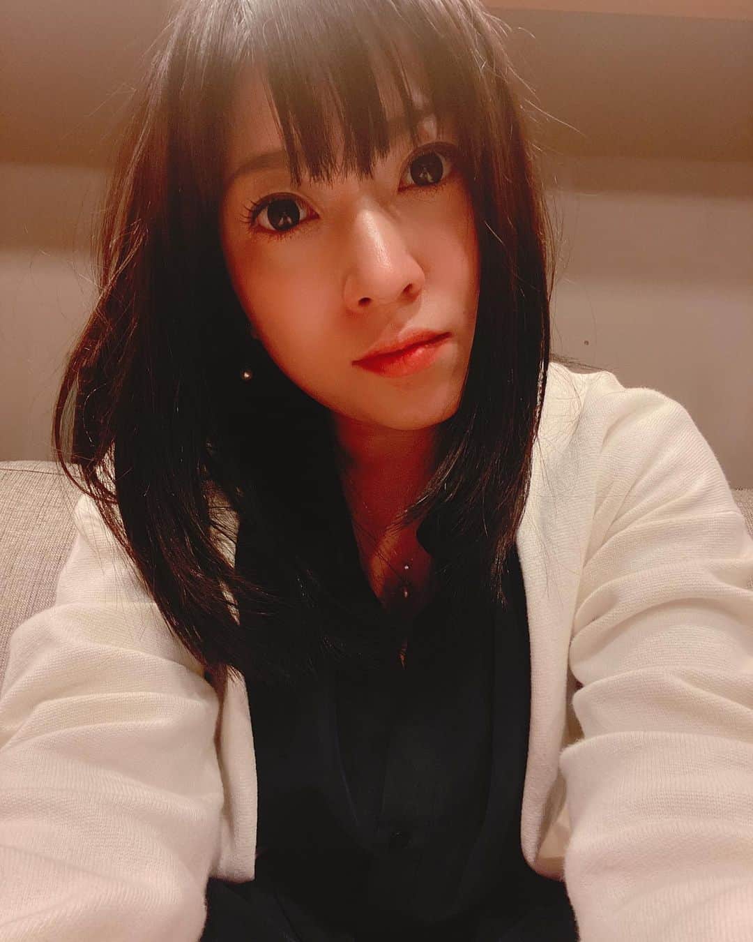 鈴華ゆう子のインスタグラム：「レコーディングがんばっております。 毎日篭っておる。 #REACT」