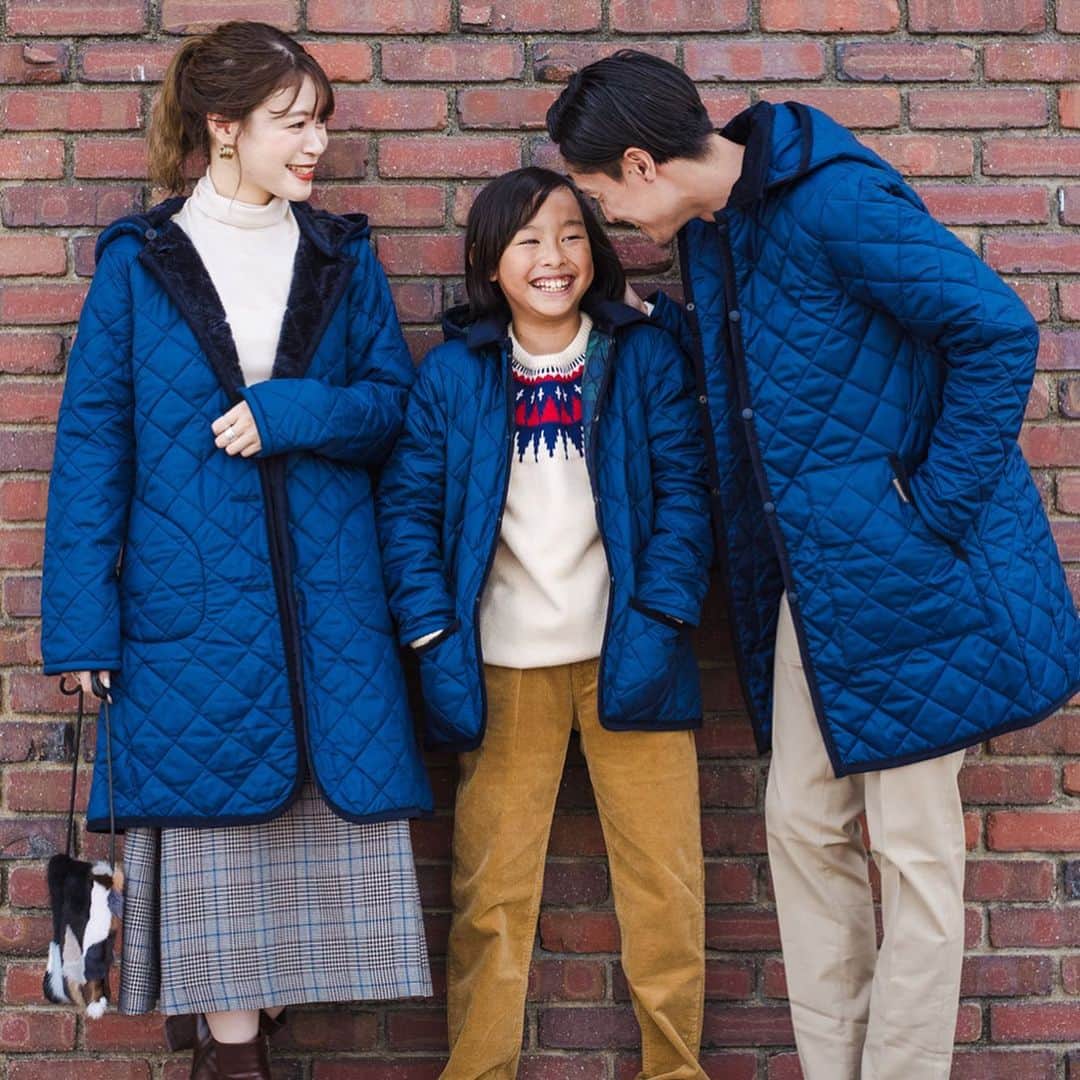 のインスタグラム：「SHIPS  MENS & WOMENS & KIDS 家族みんなで楽しもう！秋のリンクコーディネート  この秋冬、LAVENHAMとして世界初となるカラー別注がSHIPSにて実現しました！ 同じテキスタイルを使用してメンズ、ウィメンズ、キッズのモデルを展開。親子、姉妹兄弟、祖父母とお孫さん、色々なリンクコーデを楽しんでいただけるスペシャルなアイテムです。  詳しくは @ships_official のストーリーズよりご覧ください！  #ships #shipswomen #shipskids #lavenham #thebeatles #unisex #sweat #gramicci #easypants #fashion #シップスキッズ #シップス #シップスウィメン #キッズコーデ #家族コーデ #リンクコーデ #コーディネート #ラベンハム #ビートルズ #グラミチ #ファッション #スウェット #キルティングコート」