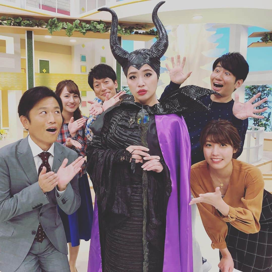 北海道テレビ「イチオシ！モーニング」さんのインスタグラム写真 - (北海道テレビ「イチオシ！モーニング」Instagram)「ハリウッドからアンジェリーナ・メグが来日されました！基本的にはwell,well…しか言わなかった（笑） #マレフィセント2 #きょう公開 #ジャパンプレミア #潜入取材 #アンジェリーナジョリー #憧れのアンジーと対面 #大野恵 #アンジェリーナメグ #大興奮 #イチモニ #htb」10月18日 18時57分 - htb_ichimoni