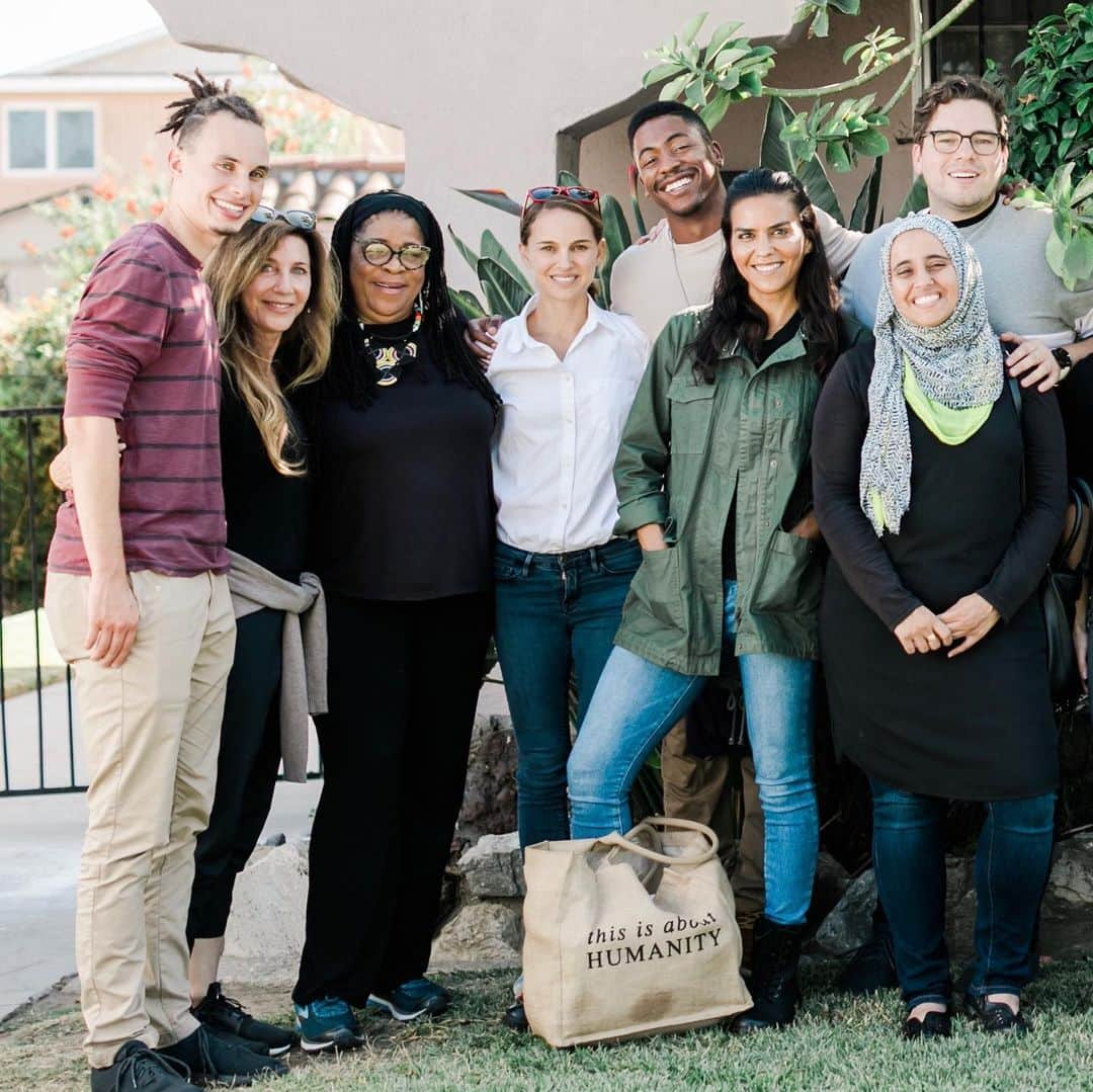 ナタリー・ポートマンさんのインスタグラム写真 - (ナタリー・ポートマンInstagram)「Yesterday, I joined fellow activists and artists w/ @iwillharness to visit the women’s jail in Lynwood and a @anewwayoflifela’s re-entry houses. The vast majority of these incarcerated women have children. And many are also victims of sexual or physical assault. Often, when people are released from incarceration, they have no money, no shelter, and have difficulty finding a job because of their records. Thankfully #SusanBurton is an angel among us, committed to changing the way the most vulnerable humans are treated. Through her organization @anewwayoflifela, she provides these women with a safe place to sleep, and a chance to rebuild their lives. Visit @anewayoflifela to learn more.」10月19日 1時04分 - natalieportman